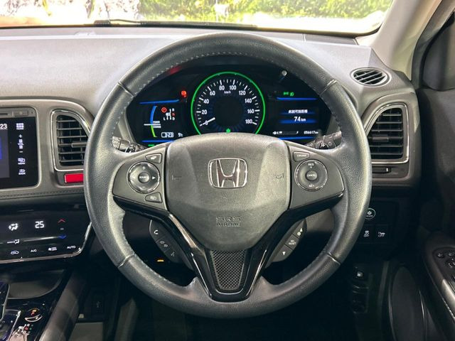 �y�����v�����X�e�A�����O�z�㎿�Ȋv���g�p���邱�ƂŁA��ɂ����������݂ƂĂ��^�]���₷���n���h���ł���