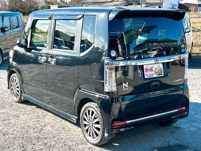 ���X�ł͌y�����Ԃ��畁�ʎԂ܂ŕ��L���I�[�����[�J�[�̎Ԏ�E�F�E�O���[�h��L�x�ɑ����Ă���܂��B