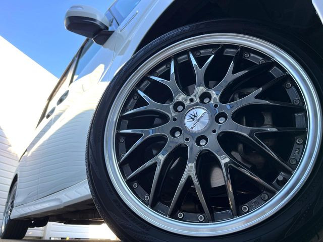 �y18�C���`�A���~�z�C�[���z�O�ςɃ}�b�`�����A���~�z�C�[���𑕒����Ă���܂��B�e��A���~�z�C�[����A�X�^�b�h���X�^�C�����戵�����Ă���܂��B���񂲑��k����������