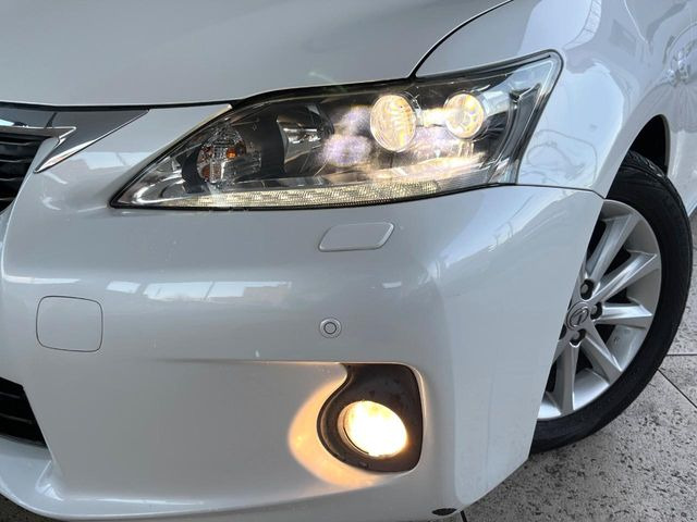 �yLED�w�b�h���C�g�z���V����ԑ��s�����ǍD�Ȏ��E���m�ۂ����S���ĉ^�]�ł��鍂�P�xLED�w�b�h���C�g�𑕔�!�_�����x�������A����d�͂��}�����Ă��܂��B