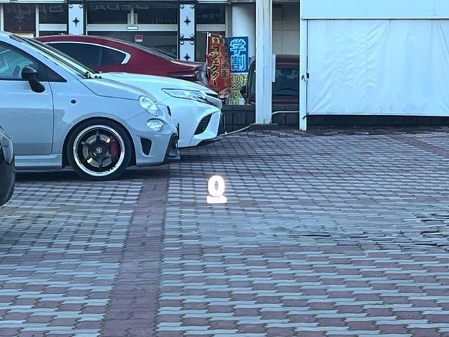 �y�J���[�w�b�h�A�b�v�f�B�X�v���C�z���݂̑��x�⑖�s�����f�W�^���\���ŉ^�]�ȑO���̃K���X�ɓ��e!�J���[�t���Ŏ��F���������A�^�]���ڐ������炳���K�v�ȏ����m�F�ł���̂łƂ��Ă��֗��ň��S!