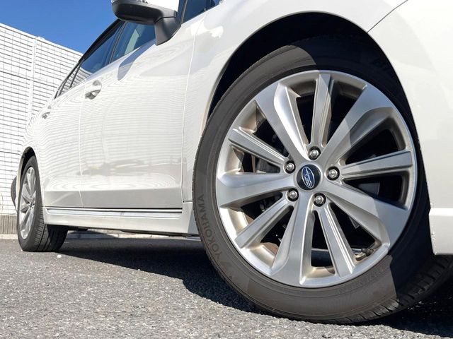 �y����18�C���`�A���~�z�C�[���z�O�ςɃ}�b�`���������A���~�z�C�[���𑕒����Ă���܂��B�e��ЊO�A���~�z�C�[����A�X�^�b�h���X�^�C�����戵�����Ă���܂��B���񂲑��k����������