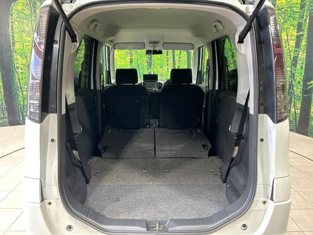 ���i�̂���������ʋ΁A���}���ɏ\���ȉ׎��X�y�[�X���m�ۂ��Ă���܂��B�Z�J���h�V�[�g��|���ƁA�傫�ȉו��̐ύڂ��\�ł���