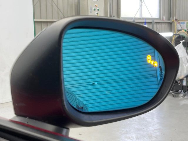 �y�u���C���h�X�|�b�g���j�^�����O�z���s���A�h�A�~���[�̎��p�ɂȂ�₷���ӏ��Ɍ㑱�Ԃ��ڋ߂���ƃT�C�h�~���[�t�߂Ɍx����\���A�h���C�o�[�ɒ��ӊ��N�����Ă���܂��B