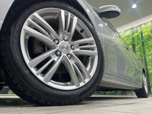 �y����17�C���`�A���~�z�C�[���z�O�ςɃ}�b�`���������A���~�z�C�[���𑕒����Ă���܂��B�e��ЊO�A���~�z�C�[����A�X�^�b�h���X�^�C�����戵�����Ă���܂��B���񂲑��k����������