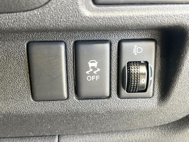 �y������h�~���u�z�ԗ��̉���������m����ƁA�����I�Ɏԗ��̐i�s������ۂ悤�Ɏԗ��𐧌䂵�܂��B�J�̓��ȂǊ���₷���H�ʏ󋵂ł����S�ȉ^�]���\�ł��B