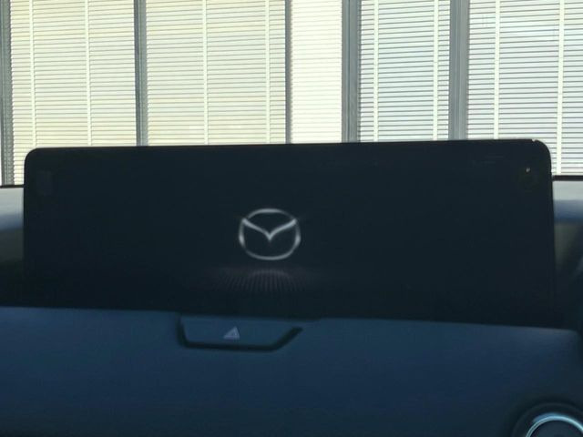 �y12.3�^�}�c�_�R�l�N�g�z�ԓ��̕��͋C�Ƀ}�b�`������̌^�^�C�v�̃f�B�X�v���C�B�e����q�ݒ��Bluetooth�Đ����A�l�X�ȋ@�\���y���߂܂��B��pSD�J�[�h�̂��w���ŁA�i�r�@�\���g�p�o���܂��B