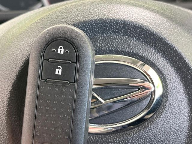 �y�L�[�t���[�V�X�e���z�J�o����|�P�b�g�ɓ��ꂽ�܂܂ł��h�A�̎{���E�������\�ȃX�}�[�g�L�[�𑕔��B�G���W���̃I���E�I�t�����J�M�����o���K�v����������Ƃ��Ă��֗��ł���