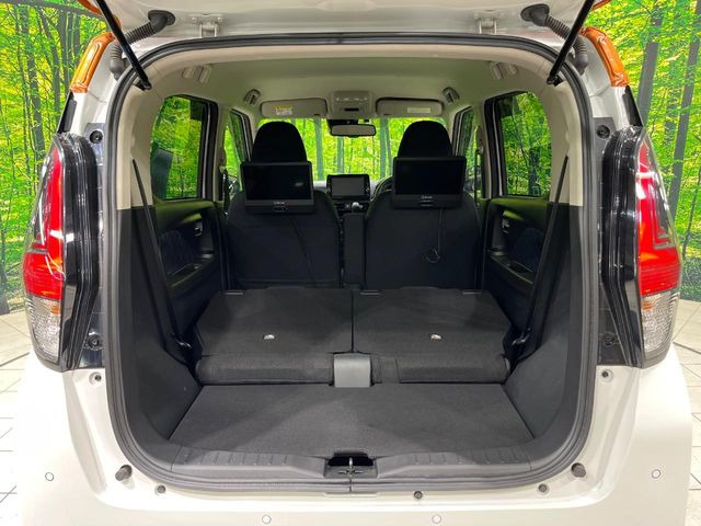 ���i�̂���������ʋ΁A���}���ɏ\���ȉ׎��X�y�[�X���m�ۂ��Ă���܂��B�Z�J���h�V�[�g��|���ƁA�傫�ȉו��̐ύڂ��\�ł���