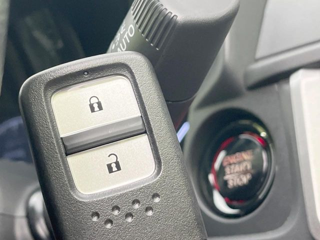 �yHonda�X�}�[�g�L�[�z�J�o����|�P�b�g�ɓ��ꂽ�܂܂ł��h�A�̎{���E�������\�ȃX�}�[�g�L�[�𑕔��B�G���W���̃I���E�I�t�����J�M�����o���K�v����������Ƃ��Ă��֗��ł���