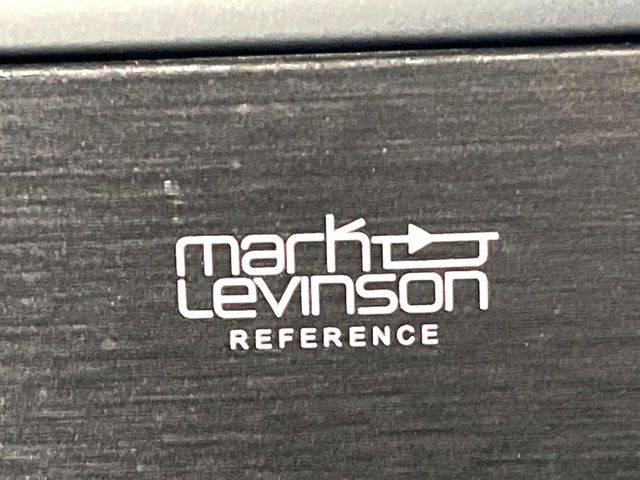 �y�}�[�N���r���\���T�E���h�V�X�e���z��p�̃`���[�j���O���{���ꂽ�召�l�X�ȃX�s�[�J�[����ǎ��ȃT�E���h���t�ł��A�Տꊴ���ӂ�鉹����Ԃ����o���܂��B