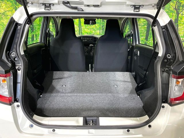 ���i�̂���������ʋ΁A���}���ɏ\���ȉ׎��X�y�[�X���m�ۂ��Ă���܂��B�Z�J���h�V�[�g��|���ƁA�傫�ȉו��̐ύڂ��\�ł���