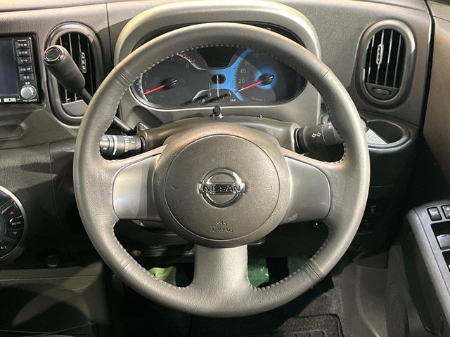 �y�����v�����X�e�A�����O�z�㎿�Ȋv���g�p���邱�ƂŁA��ɂ����������݂ƂĂ��^�]���₷���n���h���ł���