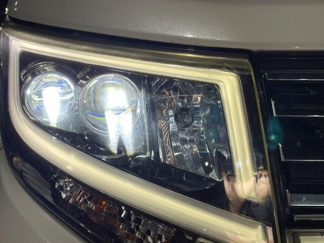 �yLED�w�b�h���C�g�z���V����ԑ��s�����ǍD�Ȏ��E���m�ۂ����S���ĉ^�]�ł��鍂�P�xLED�w�b�h���C�g�𑕔�!�_�����x�������A����d�͂��}�����Ă��܂��B