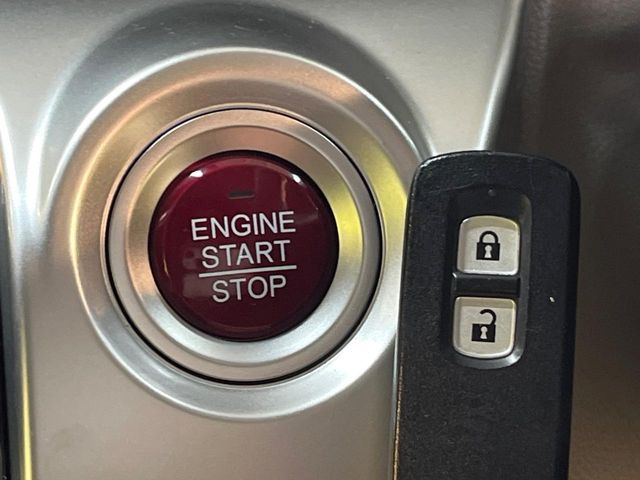 �yHonda�X�}�[�g�L�[�z�J�o����|�P�b�g�ɓ��ꂽ�܂܂ł��h�A�̎{���E�������\�ȃX�}�[�g�L�[�𑕔��B�G���W���̃I���E�I�t�����J�M�����o���K�v����������Ƃ��Ă��֗��ł���