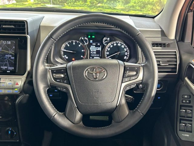 �y�����v�����X�e�A�����O�z�㎿�Ȋv���g�p���邱�ƂŁA��ɂ����������݂ƂĂ��^�]���₷���n���h���ł���