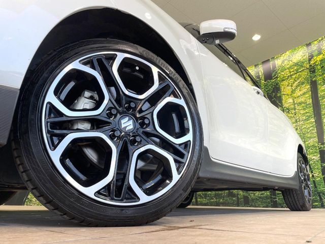 �y����17�C���`�A���~�z�C�[���z�O�ςɃ}�b�`���������A���~�z�C�[���𑕒����Ă���܂��B�e��ЊO�A���~�z�C�[����A�X�^�b�h���X�^�C�����戵�����Ă���܂��B���񂲑��k����������