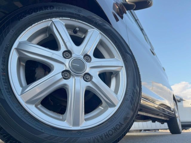 �y�A���~�z�C�[���z�O�ςɃ}�b�`�����A���~�z�C�[���𑕒����Ă���܂��B�e��A���~�z�C�[����A�X�^�b�h���X�^�C�����戵�����Ă���܂��B���񂲑��k����������