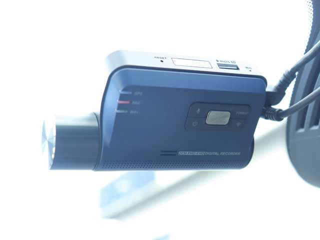 �h�C�c�̃{���{���`���[�j���O���[�J�[HEICO SPORTIV�̐��K�̔��X���t���ƈ��m���ɂ�HEICO SPORTIV�v���~�A���p�[�g�i�[KANTO / TOKAI�Ƃ��ĉ^�c�����Ă��܂��B