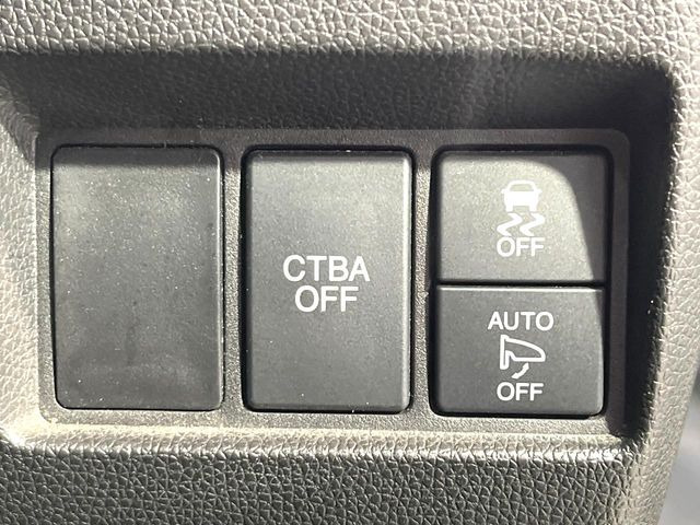 �y�V�e�B�u���[�L�A�N�e�B�u�V�X�e���z�ᑬ���s���ɑO���̎ԗ�����F�����A�Փ˂������Ȏ��͌x��ƃu���[�L�ŏՓˉ���Ɣ�Q�y�����A�V�X�g�B�����S�Ƀh���C�u�����y���݂��������܂��B