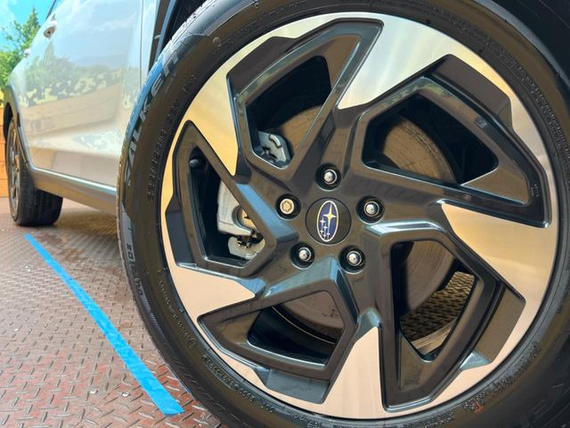 �y����18�C���`�A���~�z�C�[���z�O�ςɃ}�b�`���������A���~�z�C�[���𑕒����Ă���܂��B�e��ЊO�A���~�z�C�[����A�X�^�b�h���X�^�C�����戵�����Ă���܂��B���񂲑��k����������