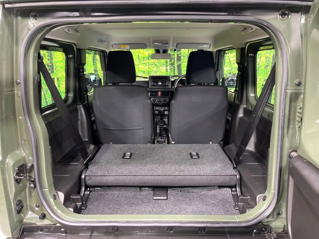 ���i�̂���������ʋ΁A���}���ɏ\���ȉ׎��X�y�[�X���m�ۂ��Ă���܂��B�Z�J���h�V�[�g��|���ƁA�傫�ȉו��̐ύڂ��\�ł���