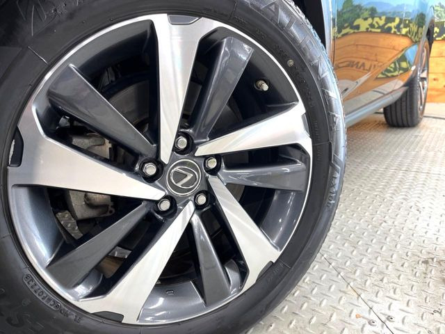 �y����18�C���`�A���~�z�C�[���z�O�ςɃ}�b�`���������A���~�z�C�[���𑕒����Ă���܂��B�e��ЊO�A���~�z�C�[����A�X�^�b�h���X�^�C�����戵�����Ă���܂��B���񂲑��k����������