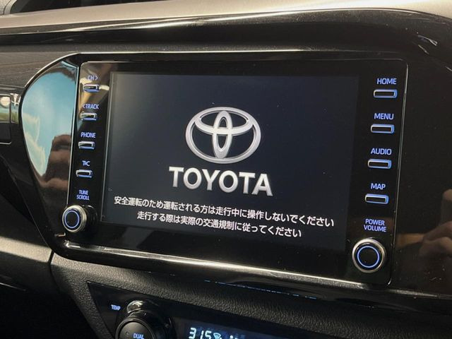 �y8�C���` �f�B�X�v���C�I�[�f�B�I�z���ʂ̃f�B�X�v���C��AppleCarPlay��AndroidAuto�����p�\�B�傫�ȉ�ʂŃX�}�z�i�r�A�v���������p���������܂���