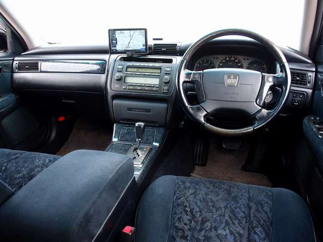 �������Y��Ƀ��[���N���[�j���O�ς݂ƂȂ�܂��B���΂��̌��ȏL����F���܂̏L����������܂���B����]�ɉ�����RECARO���Ȃǂ̃X�|�[�c�V�[�g�ɕύX���\�ł��B���C�y�ɂ����k�������܂�