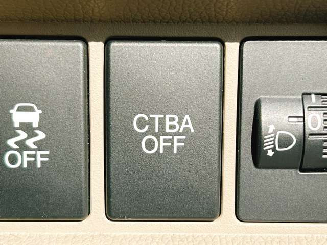 �y�Փˌy�����u�z���s���ɑO���̎ԗ�����F�����A�Փ˂������Ȏ��͌x��ƃu���[�L�ŏՓˉ���Ɣ�Q�y�����A�V�X�g�B�����S�Ƀh���C�u�����y���݂��������܂��B