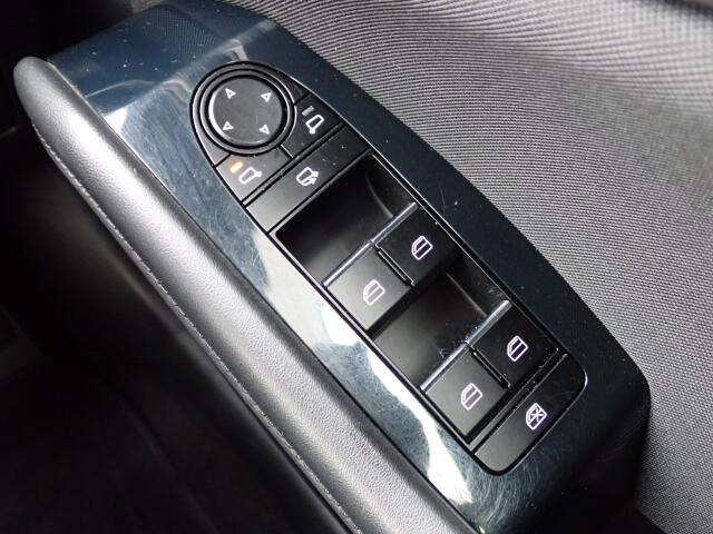 �d���i�[���h�A�~���[�E�p���[�E�B���h�E�������Ă��܂��B