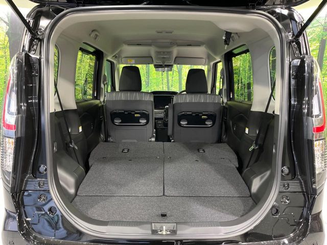 普段のお買い物や通勤、送迎等に十分な荷室スペースを確保しております。セカンドシートを倒すと、大きな荷物の積載も可能です♪