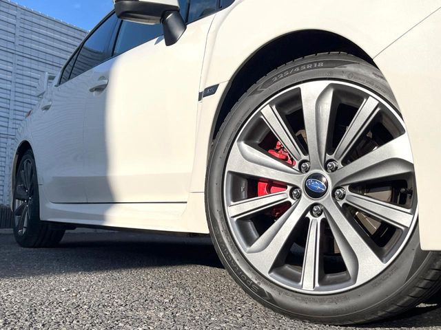 �y����18�C���`�A���~�z�C�[���z�O�ςɃ}�b�`���������A���~�z�C�[���𑕒����Ă���܂��B�e��ЊO�A���~�z�C�[����A�X�^�b�h���X�^�C�����戵�����Ă���܂��B���񂲑��k����������