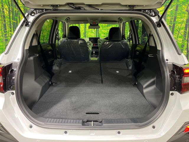 ���i�̂���������ʋ΁A���}���ɏ\���ȉ׎��X�y�[�X���m�ۂ��Ă���܂��B�Z�J���h�V�[�g��|���ƁA�傫�ȉו��̐ύڂ��\�ł���