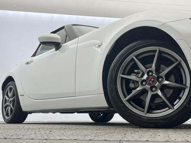 �y�����C���`�A���~�z�C�[���z�O�ςɃ}�b�`���������A���~�z�C�[���𑕒����Ă���܂��B�e��ЊO�A���~�z�C�[����A�X�^�b�h���X�^�C�����戵�����Ă���܂��B���񂲑��k����������