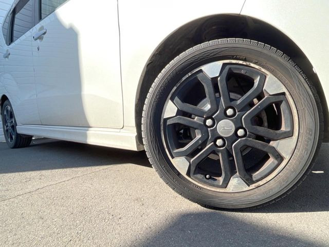 �y����15�C���`�A���~�z�C�[���z�O�ςɃ}�b�`���������A���~�z�C�[���𑕒����Ă���܂��B�e��ЊO�A���~�z�C�[����A�X�^�b�h���X�^�C�����戵�����Ă���܂��B���񂲑��k����������