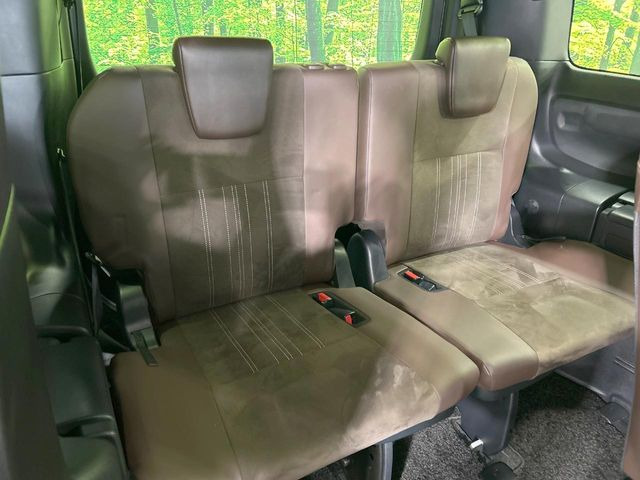 3列目シートはもちろん状態良好☆大人でもゆったりと座って頂けますので、大人数でのお出かけもラクラクです♪ご家族で、気の知れた仲間で、ドライブに行くのが楽しみですね♪