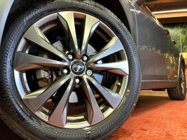 �y����18�C���`�A���~�z�C�[���z�O�ςɃ}�b�`���������A���~�z�C�[���𑕒����Ă���܂��B�e��ЊO�A���~�z�C�[����A�X�^�b�h���X�^�C�����戵�����Ă���܂��B���񂲑��k����������