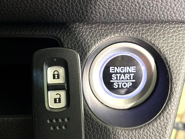 �yHonda�X�}�[�g�L�[�z�J�o����|�P�b�g�ɓ��ꂽ�܂܂ł��h�A�̎{���E�������\�ȃX�}�[�g�L�[�𑕔��B�G���W���̃I���E�I�t�����J�M�����o���K�v����������Ƃ��Ă��֗��ł���