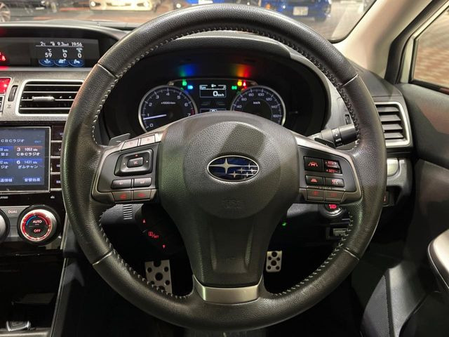 �y�����v�����X�e�A�����O�z�㎿�Ȋv���g�p���邱�ƂŁA��ɂ����������݂ƂĂ��^�]���₷���n���h���ł���