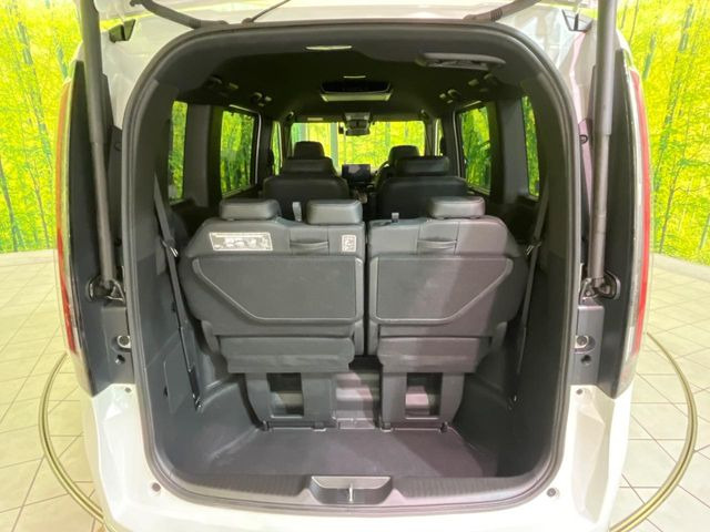 ���i�̂���������ʋ΁A���}���ɏ\���ȉ׎��X�y�[�X���m�ۂ��Ă���܂��B�Z�J���h�V�[�g��|���ƁA�傫�ȉו��̐ύڂ��\�ł���