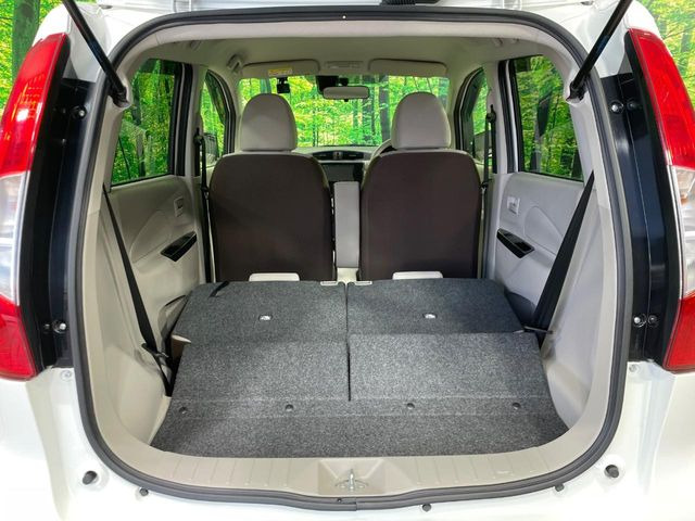 ���i�̂���������ʋ΁A���}���ɏ\���ȉ׎��X�y�[�X���m�ۂ��Ă���܂��B�Z�J���h�V�[�g��|���ƁA�傫�ȉו��̐ύڂ��\�ł���