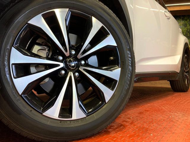 �y����18�C���`�A���~�z�C�[���z�O�ςɃ}�b�`���������A���~�z�C�[���𑕒����Ă���܂��B�e��ЊO�A���~�z�C�[����A�X�^�b�h���X�^�C�����戵�����Ă���܂��B���񂲑��k����������