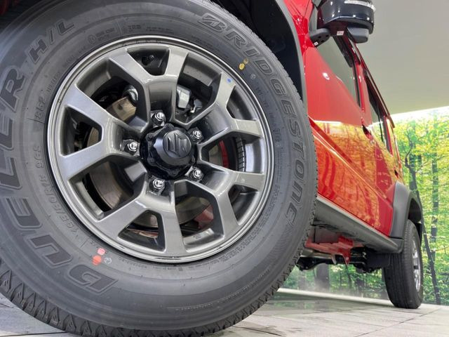 �y����15�C���`�A���~�z�C�[���z�O�ςɃ}�b�`���������A���~�z�C�[���𑕒����Ă���܂��B�e��ЊO�A���~�z�C�[����A�X�^�b�h���X�^�C�����戵�����Ă���܂��B���񂲑��k����������