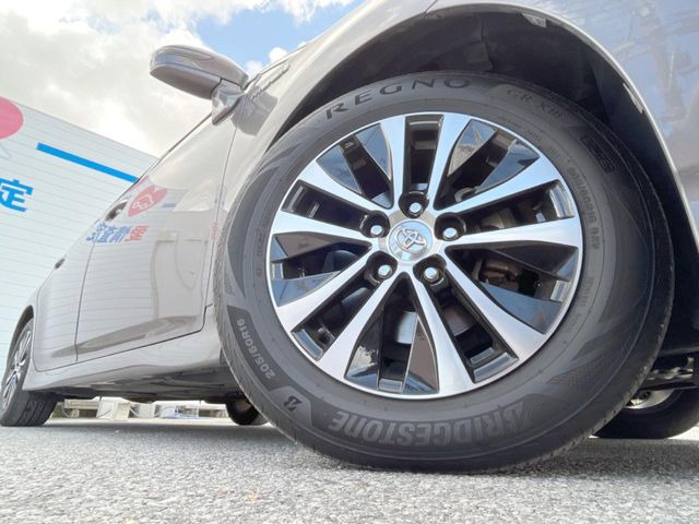 �y�����A���~�z�C�[���z�O�ςɃ}�b�`�����A���~�z�C�[���𑕒����Ă���܂��B�e��A���~�z�C�[����A�X�^�b�h���X�^�C�����戵�����Ă���܂��B���񂲑��k����������