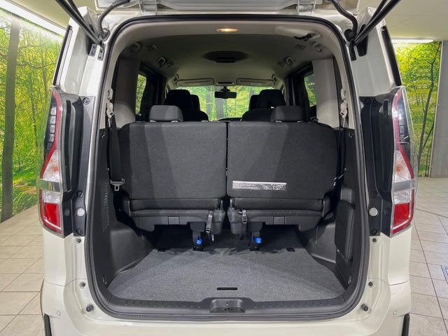 ���i�̂���������ʋ΁A���}���ɏ\���ȉ׎��X�y�[�X���m�ۂ��Ă���܂��B3��ڃV�[�g��|���ƁA�傫�ȉו��̐ύڂ��\�ł���