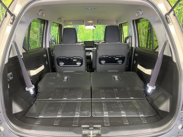 ���i�̂���������ʋ΁A���}���ɏ\���ȉ׎��X�y�[�X���m�ۂ��Ă���܂��B�Z�J���h�V�[�g��|���ƁA�傫�ȉו��̐ύڂ��\�ł���