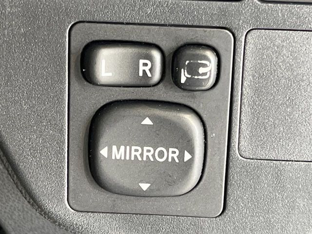 �y�d���i�[�~���[�z�T�C�h�~���[�͓d���i�[���ƂȂ��Ă���A�������ԏ�ł��L�Y�������X�N��}�����܂��B