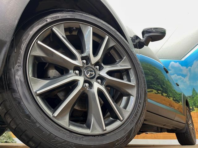 �y����18�C���`�A���~�z�C�[���z�O�ςɃ}�b�`���������A���~�z�C�[���𑕒����Ă���܂��B�e��ЊO�A���~�z�C�[����A�X�^�b�h���X�^�C�����戵�����Ă���܂��B���񂲑��k����������