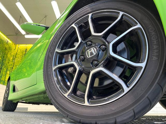 �y����15�C���`�A���~�z�C�[���z�O�ςɃ}�b�`���������A���~�z�C�[���𑕒����Ă���܂��B�e��ЊO�A���~�z�C�[����A�X�^�b�h���X�^�C�����戵�����Ă���܂��B���񂲑��k����������